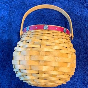 Longaberger 2004 Tournament of Roses basket, liner, and protector